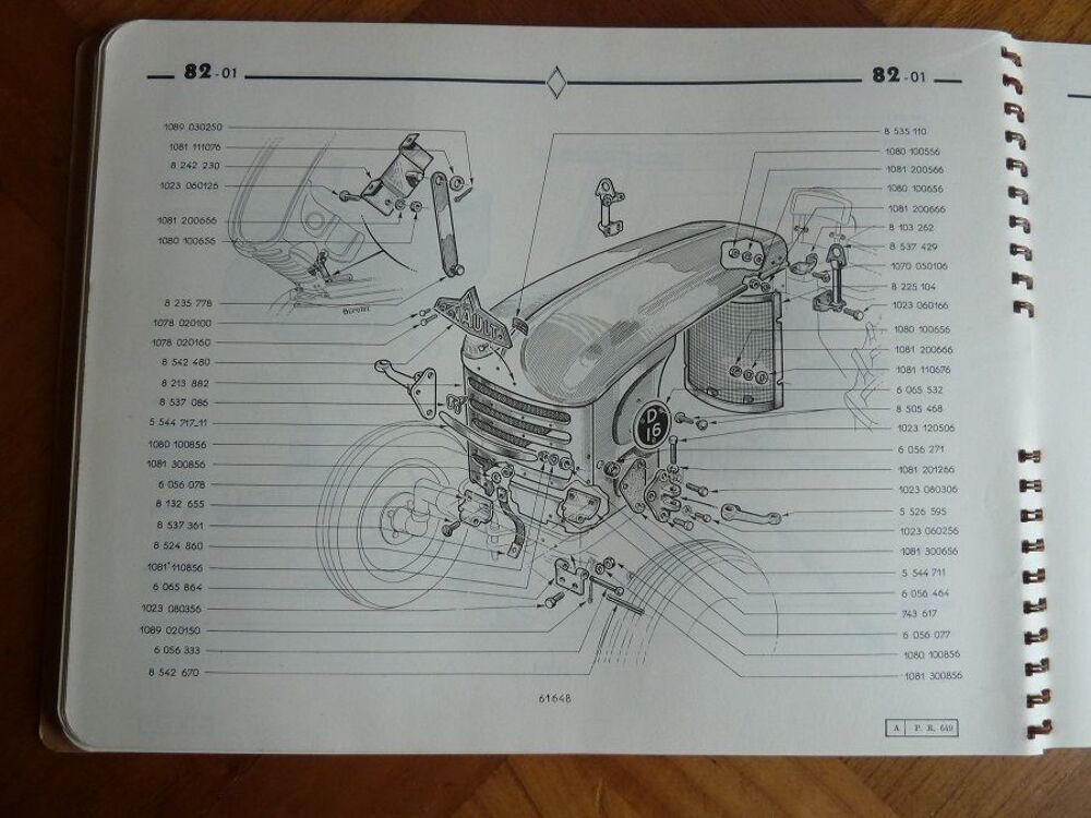 Catalogue de pi&egrave;ces d&eacute;tach&eacute;es pour tracteur RENAULT D16 Livres et BD
