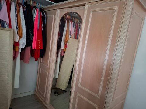 Armoire rose 3 portes dont une avec glace Carignan-de-Bordeaux (33)