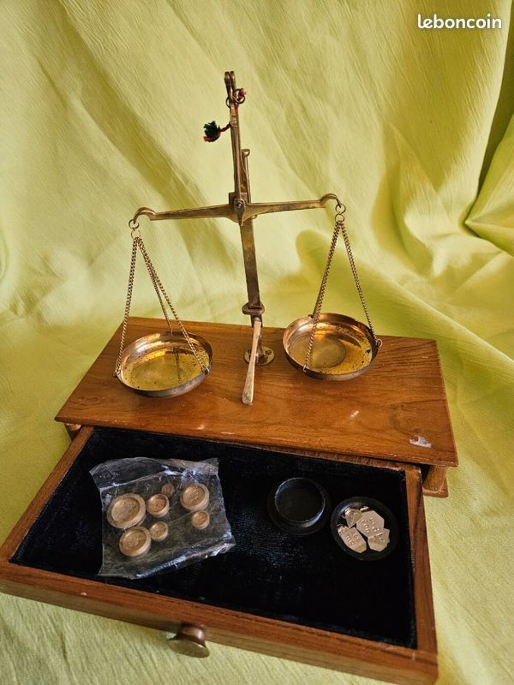 Petite balance de pr&eacute;cision, vintage pour peser m&eacute;taux pr&eacute;ci 