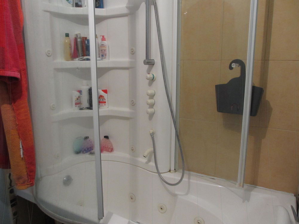 A VENDRE POUR PI&Egrave;CES / COMBINE DOUCHE BALNEO 160 X 70: Meubles