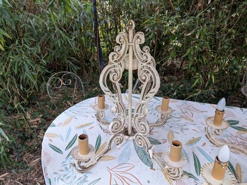 Lustres 4 et 6 branches en fer forgées . 40 Vendat (03)
