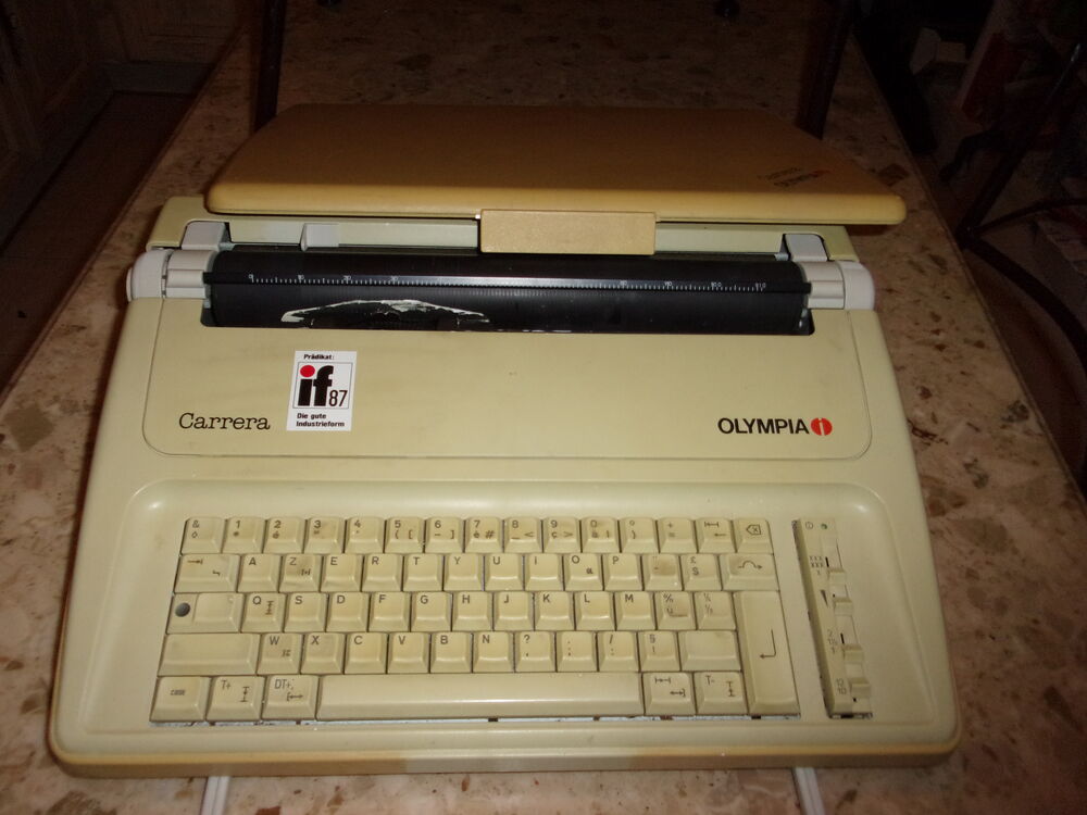 Machine &agrave; &eacute;crire Olympia Carrera &agrave; Cassette de 1987 