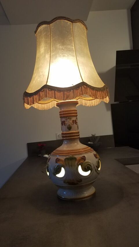Lampe de salon  poser en faence et abat jour en vessie de 40 Lambesc (13)