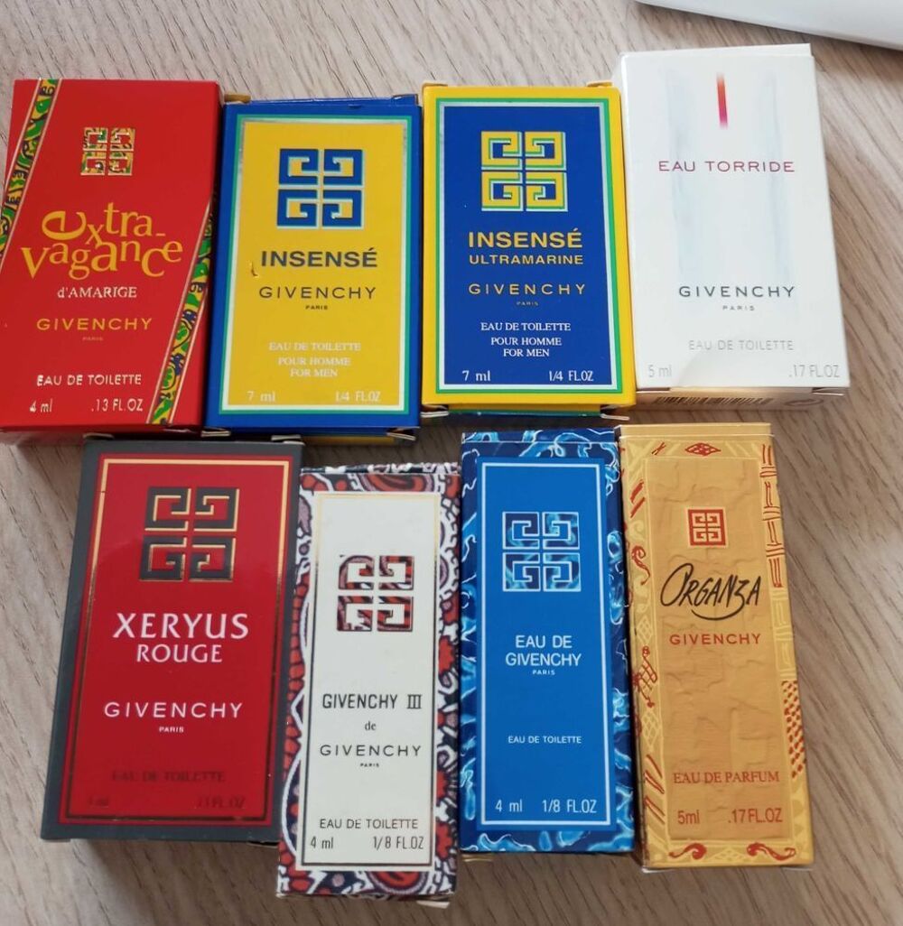 lot 8 miniatures de parfums Givenchy 