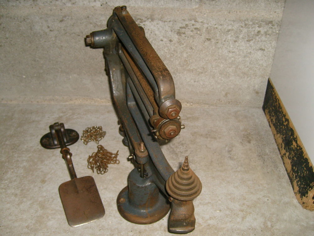 Ancienne machine industriel d&eacute;coupeuse de cuir ect 