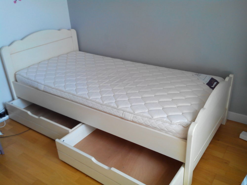 lit en bois 1 personne
Meubles