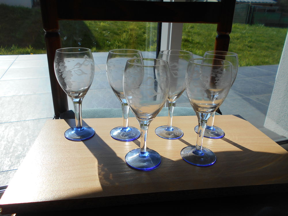 Lot de six verres &agrave; vin neufs Cuisine