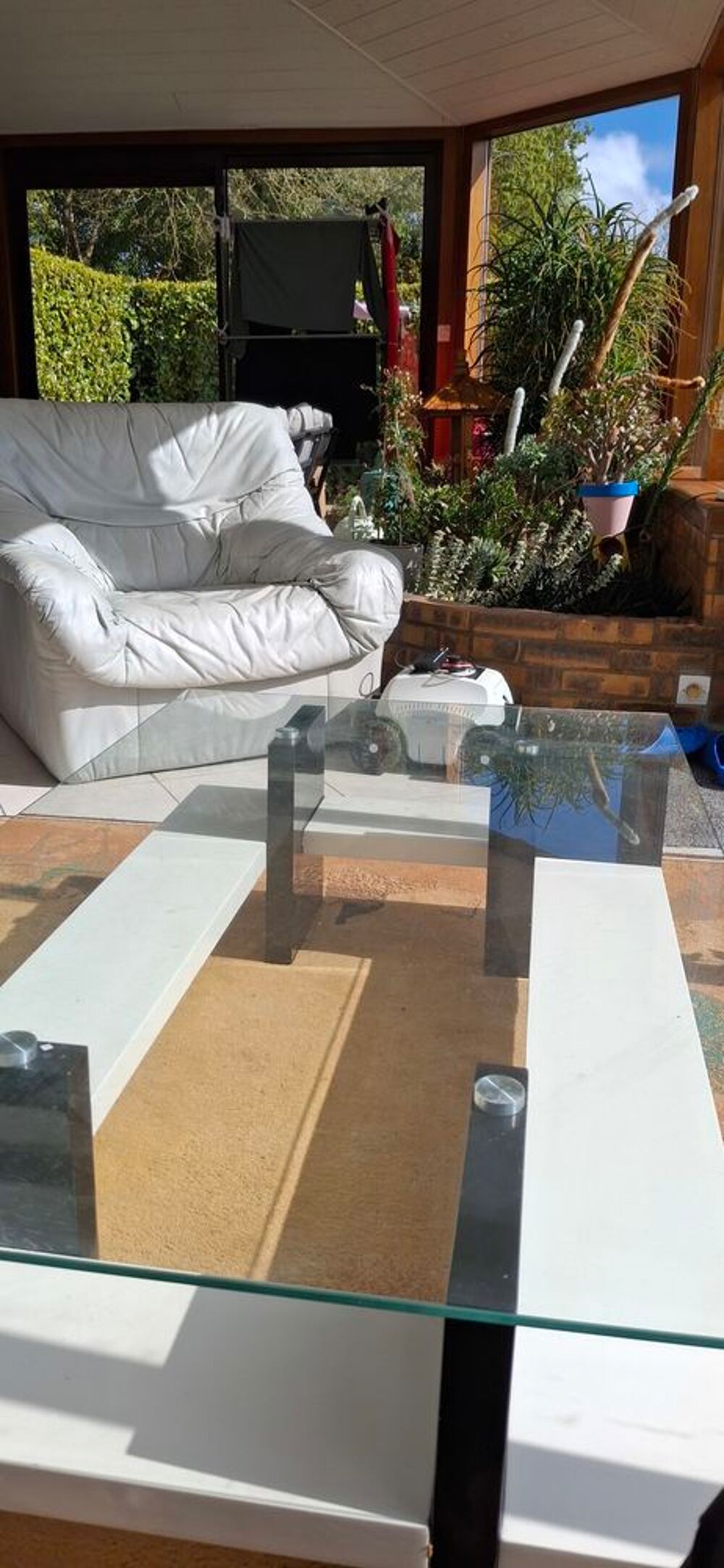 canap&eacute; angle 7 personnes +un fauteuil + une table basse Meubles