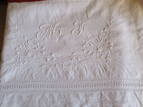 Drap ancien brodé main 90 Le Crès (34)