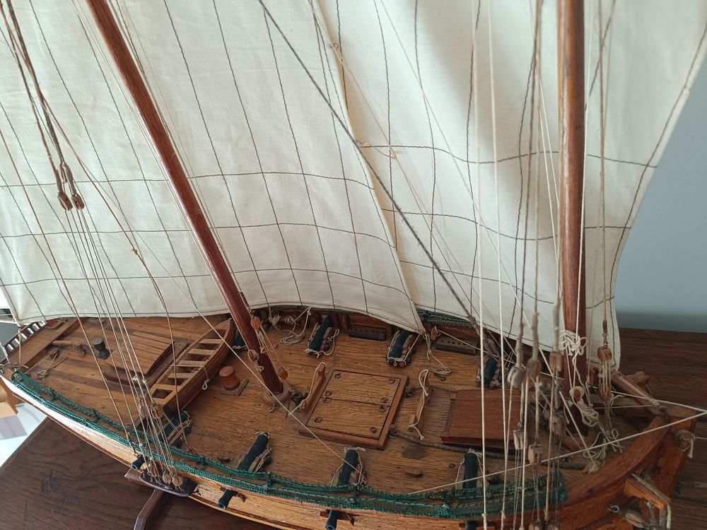 Grande maquette bateau lougre 8 canons 