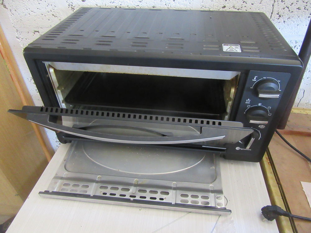 Four Signature 2000W 60L Electroménager