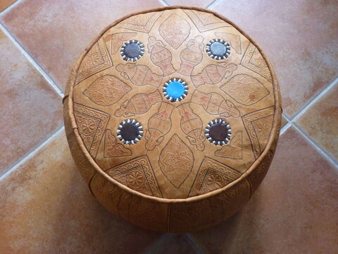 Pouf marocain en cuir. 30 Clermont-l'Hérault (34)