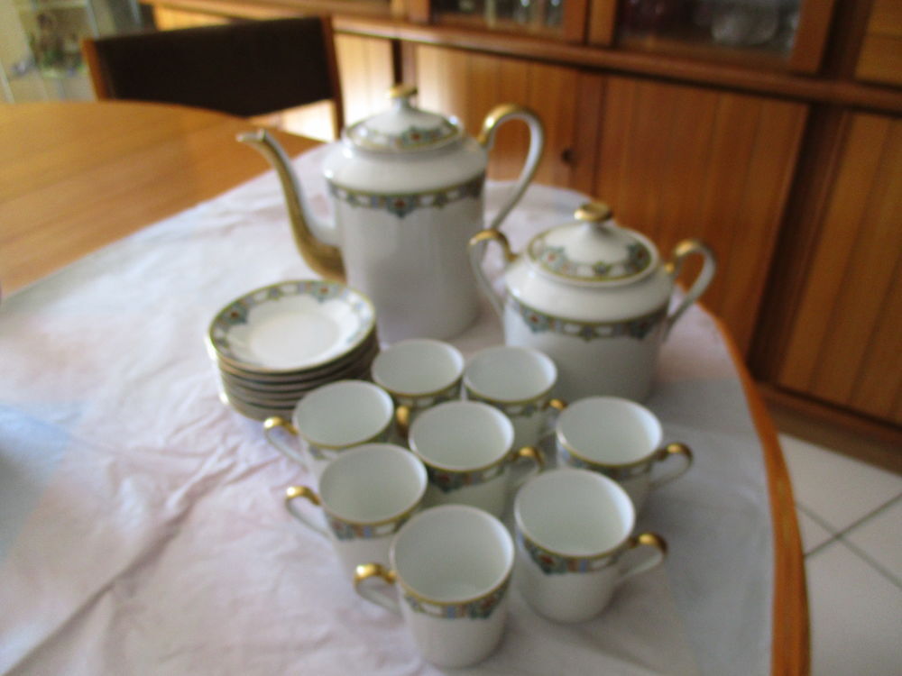 Service &agrave; caf&eacute; porcelaine de Limoges Décoration