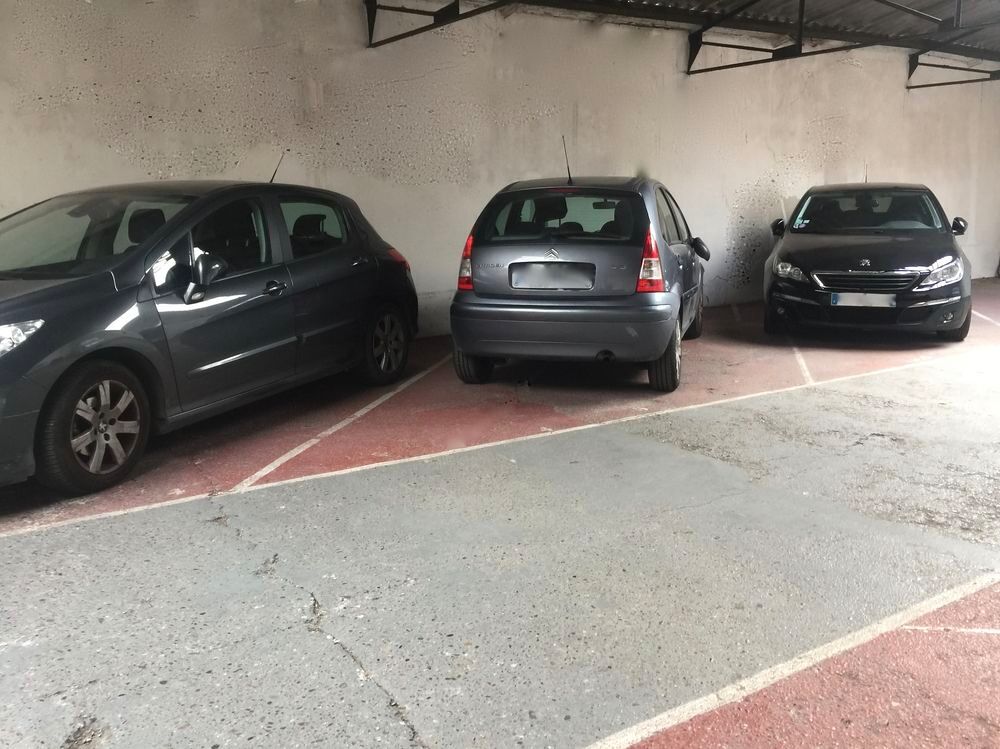 Location Parking/Garage BORDEAUX CHARTRONS - PARKING DANS GARAGE COUVERT ET SECURISE Bordeaux