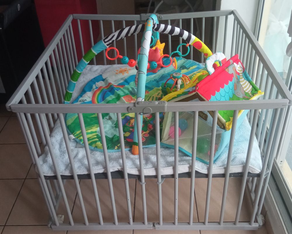 Parc et tapis d'&eacute;veil Jeux / jouets