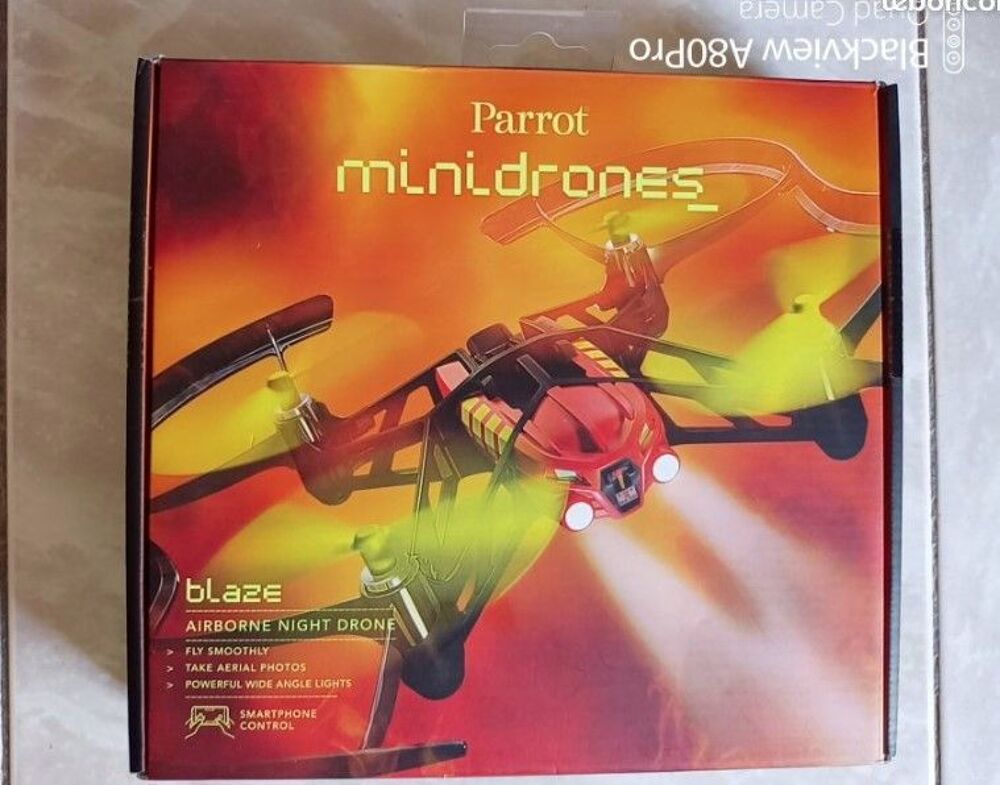 Parrot - MiniDrone Quadricopt&egrave;re Airborne Night Blaze - Roug Bijoux et montres