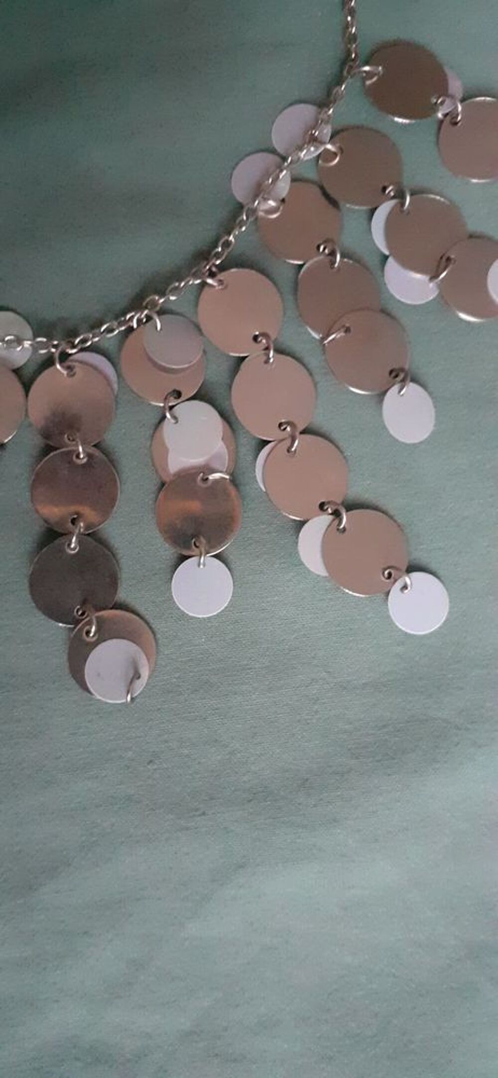 Collier fantaisie &agrave; pampilles argent&eacute;es Bijoux et montres