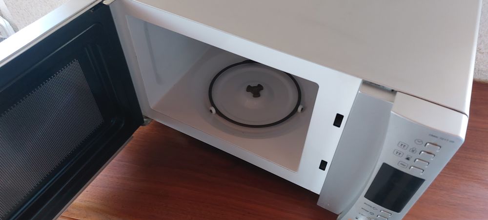Micro-ondes tr&egrave;s bon &eacute;tat Electroménager