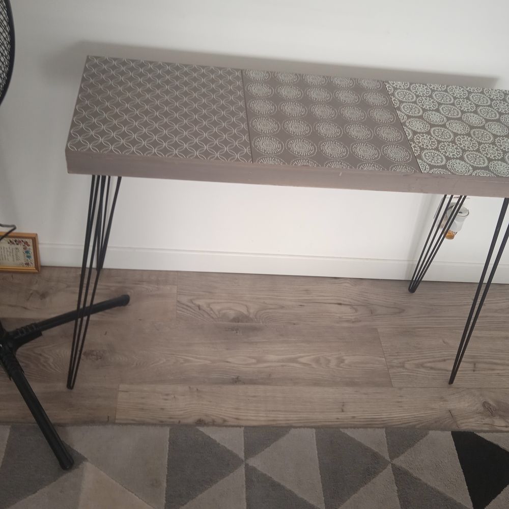 Petite console type scandinave plateau motifs marron, 70 de Meubles