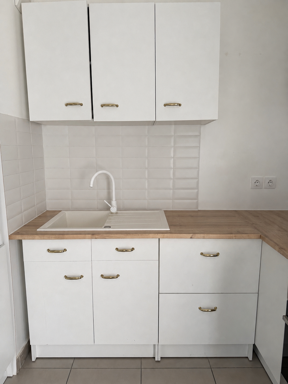 Cuisine compl&egrave;te, &eacute;lectrom&eacute;nager et plan de travail Electroménager