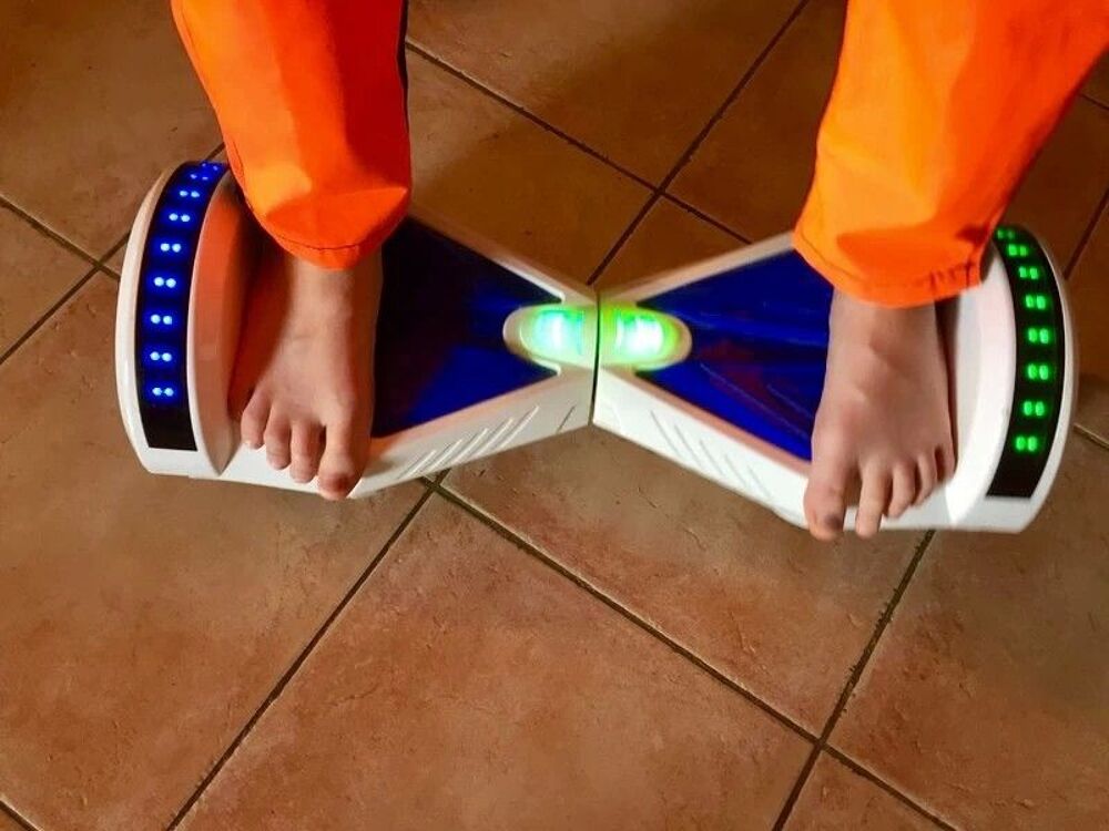Hoverboard 8 pouces avec Bluetooth en tbe &agrave; 130 euros
Sports
