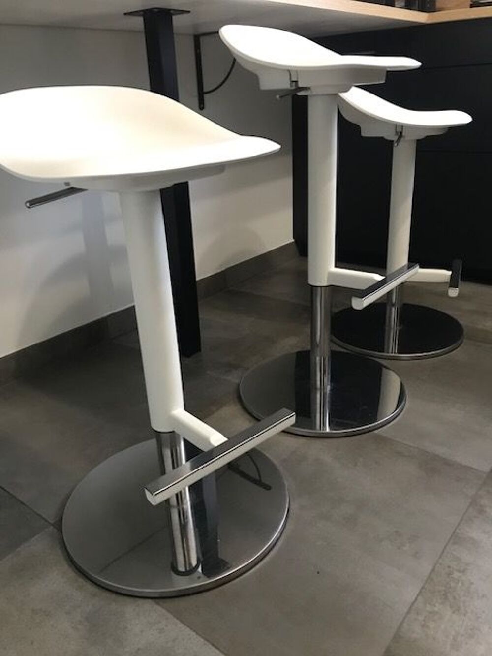 Tabourets blancs Meubles