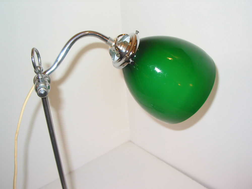 Tr&egrave;s belle lampe d'horlogeSaisissez le titre de votre objet. Décoration