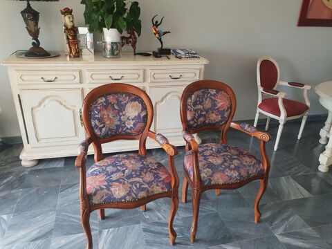 2 chaises  l'ancienne avec dossier en tissu. 40 Cagnes-sur-Mer (06)