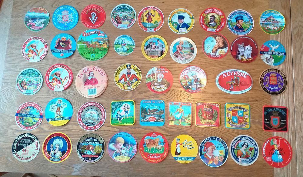 Collection de 200 &eacute;tiquettes de boites de camembert 