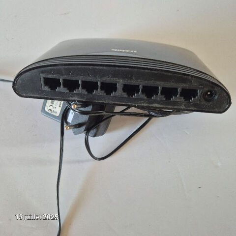 Switch D-link  mod�le des-1008d (8 ports 10/100Mps) noir ave 10 Saumur (49)