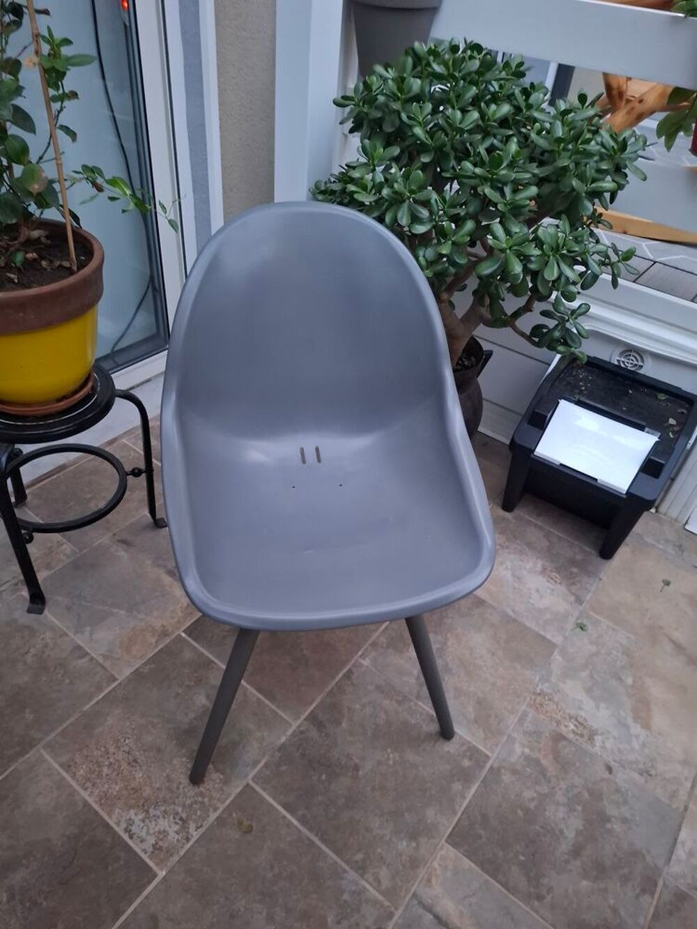 Table 80&times;80 avec 2 chaises TBE Jardin
