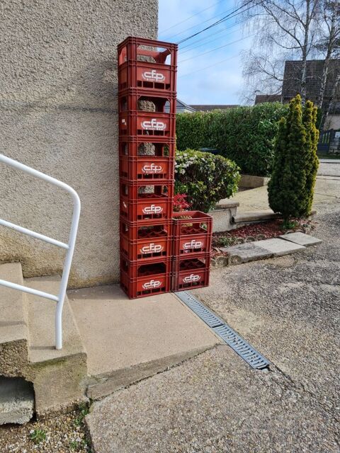 8 caisses plastiques 12 bouteilles 0 Poncey-l�s-Ath�e (21)