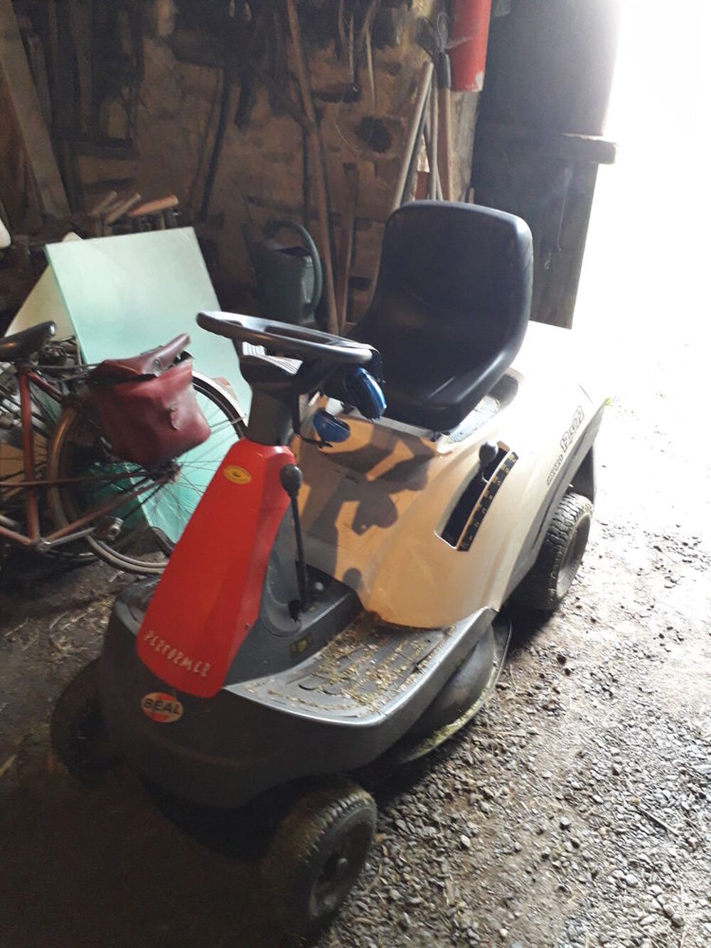 tondeuse auto-port&eacute;e Jardin