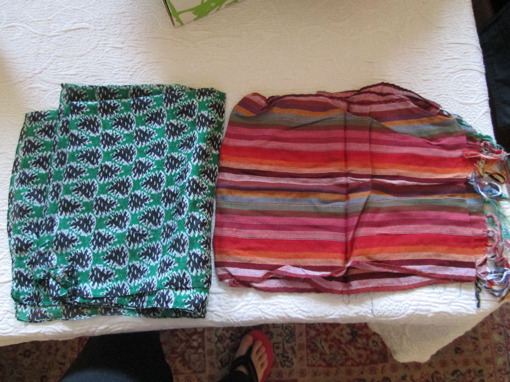 Foulards longs et &eacute;charpes l&eacute;g&egrave;res Vêtements