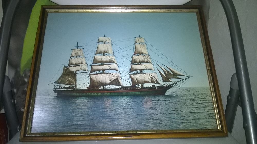 Tableau Bateau 3 Mats
Excellent etat
Bordures bois dore Décoration