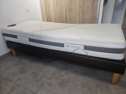 Lit complet , sommier à lattes et matelas. 300 Saint-Raphaël (83)