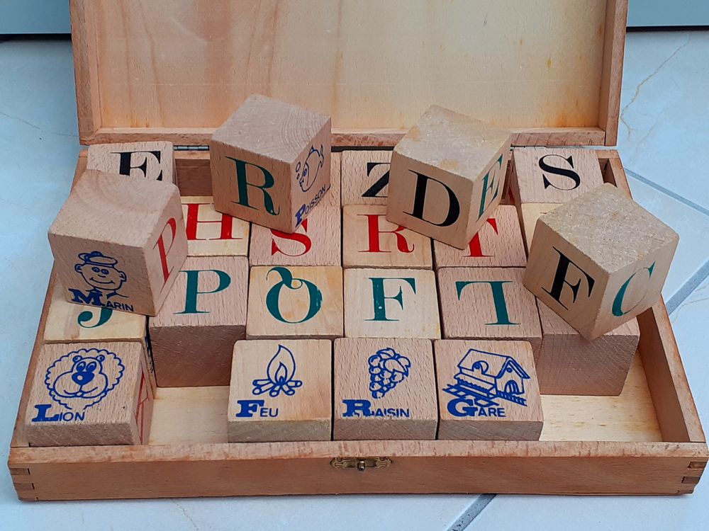 Valise 24 cubes en bois massif Jeujura Bon Etat Jeux / jouets