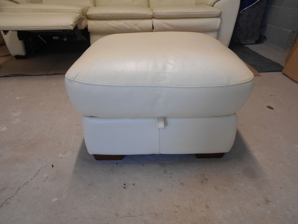  canap&eacute; cuir beige 3 places avec pouf assorti 
Meubles
