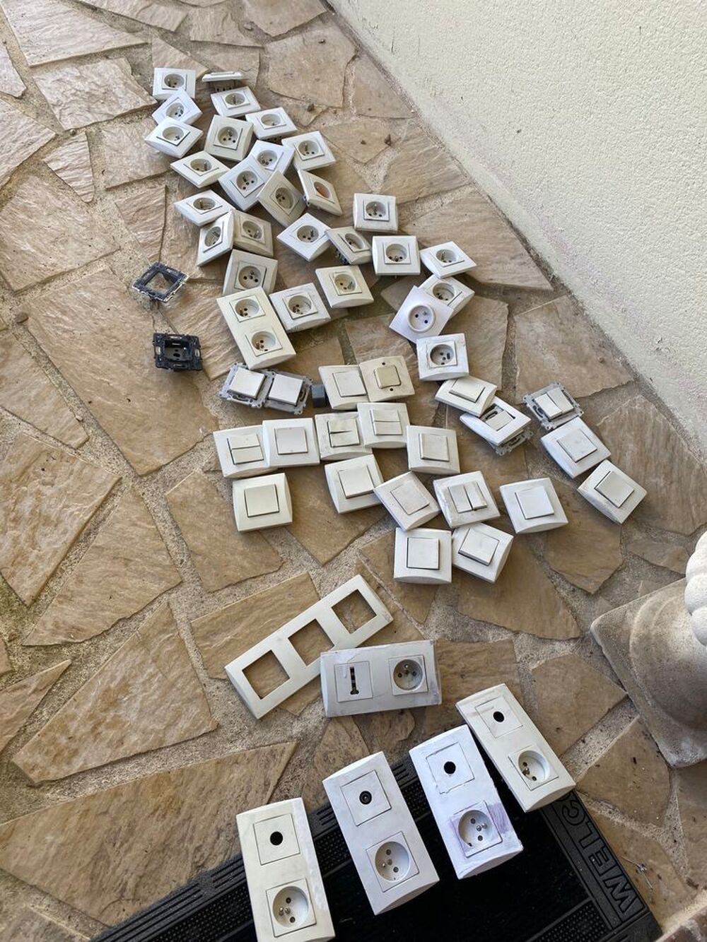 Lot d interrupteurs et prises electriques d occasion Bricolage