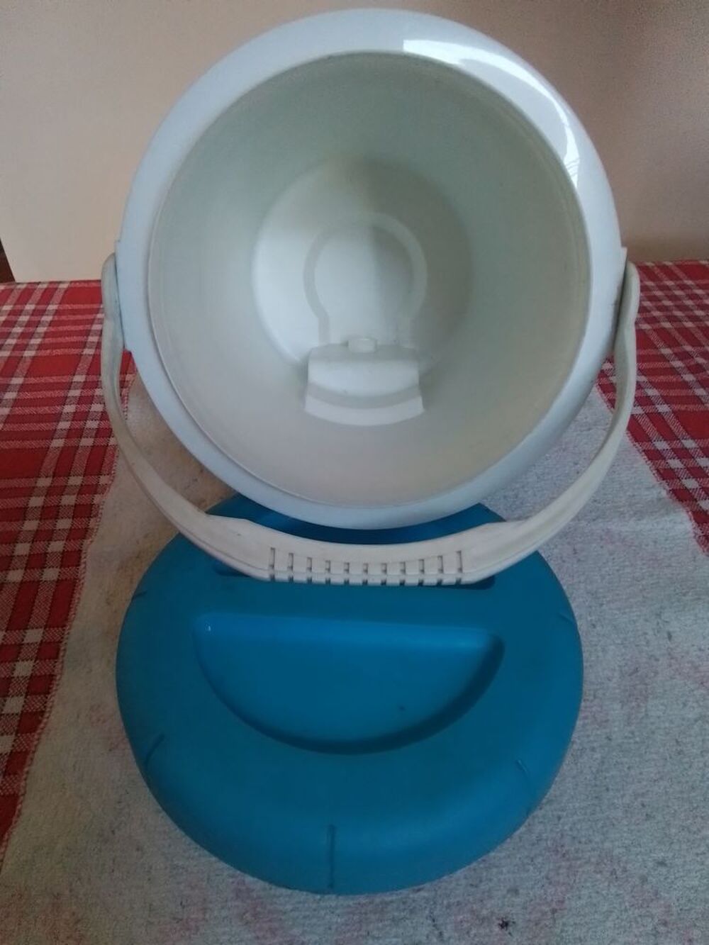 Fontaine isotherme 8L sur pieds avec robinet int&eacute;gr&eacute; Cuisine