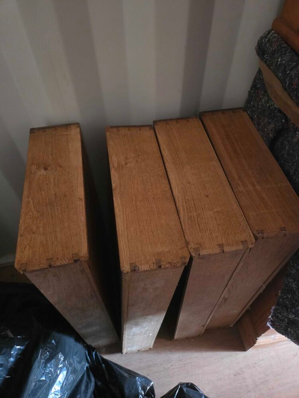 Une splendide commode avec son dessus en marbre &agrave; r&eacute;nover Meubles