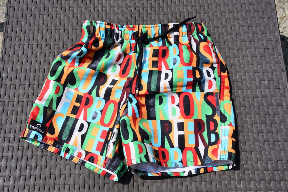 Maillot short de bain. 8 ans. D&eacute;cathlon. Etat NEUF. Vêtements enfants