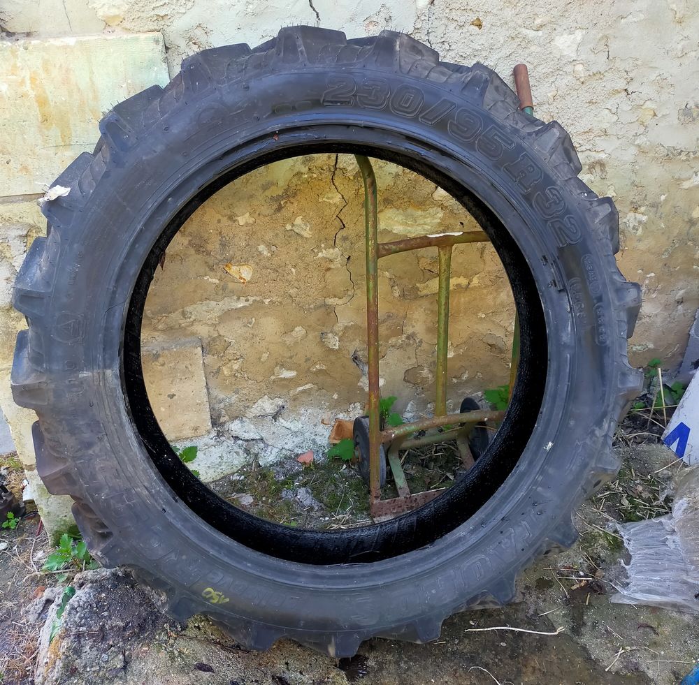PNEU TRACTEUR, NEUF Bricolage