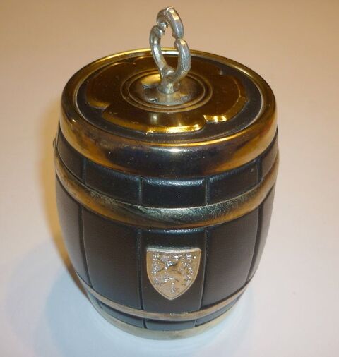 DISTRIBUTEUR porte CIGARETTES forme tonneau (Ann�es 60/70) 20 Loivre (51)