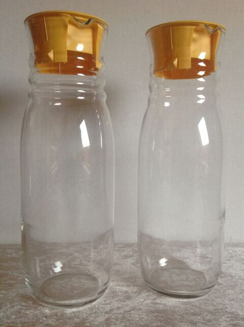 DEUX CARAFES VINTAGE EN VERRE AVEC BEC VERSEUR 10 Tr�gunc (29)
