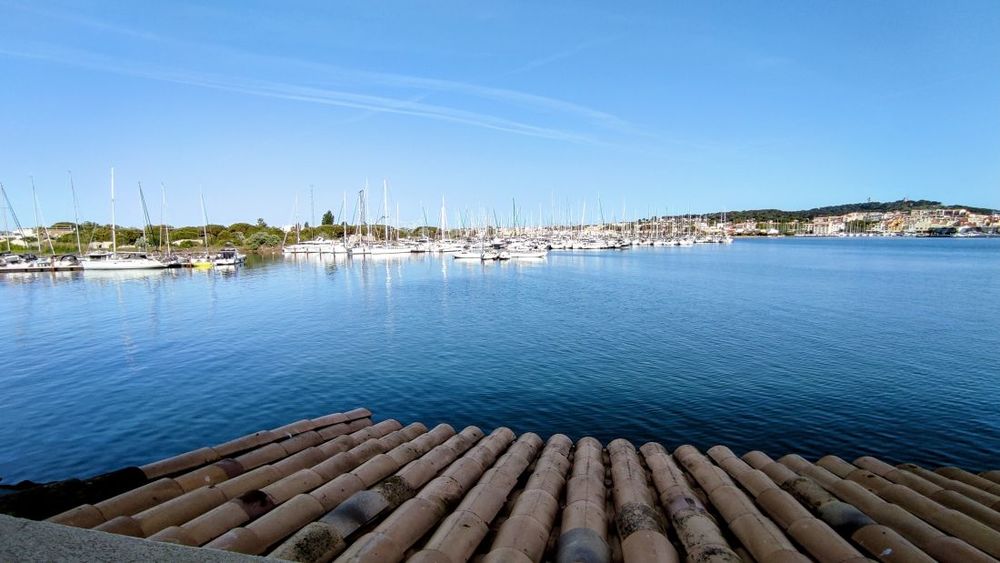 Vente Appartement LE CAP D'AGDE : Situé sur l'île des pêcheurs: GARAGE + APPARTEMENT: 1 ère ligne vue sur la sortie du port. Le cap d agde