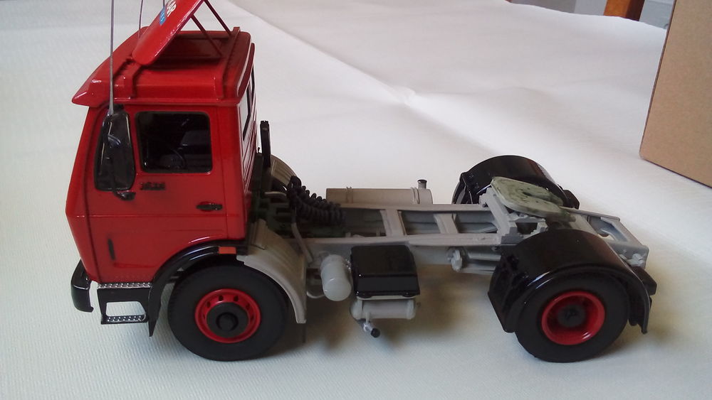 maquettes de camions a l'&eacute;chelle 1/24 ; en tr&egrave;s bon &eacute;tats . 