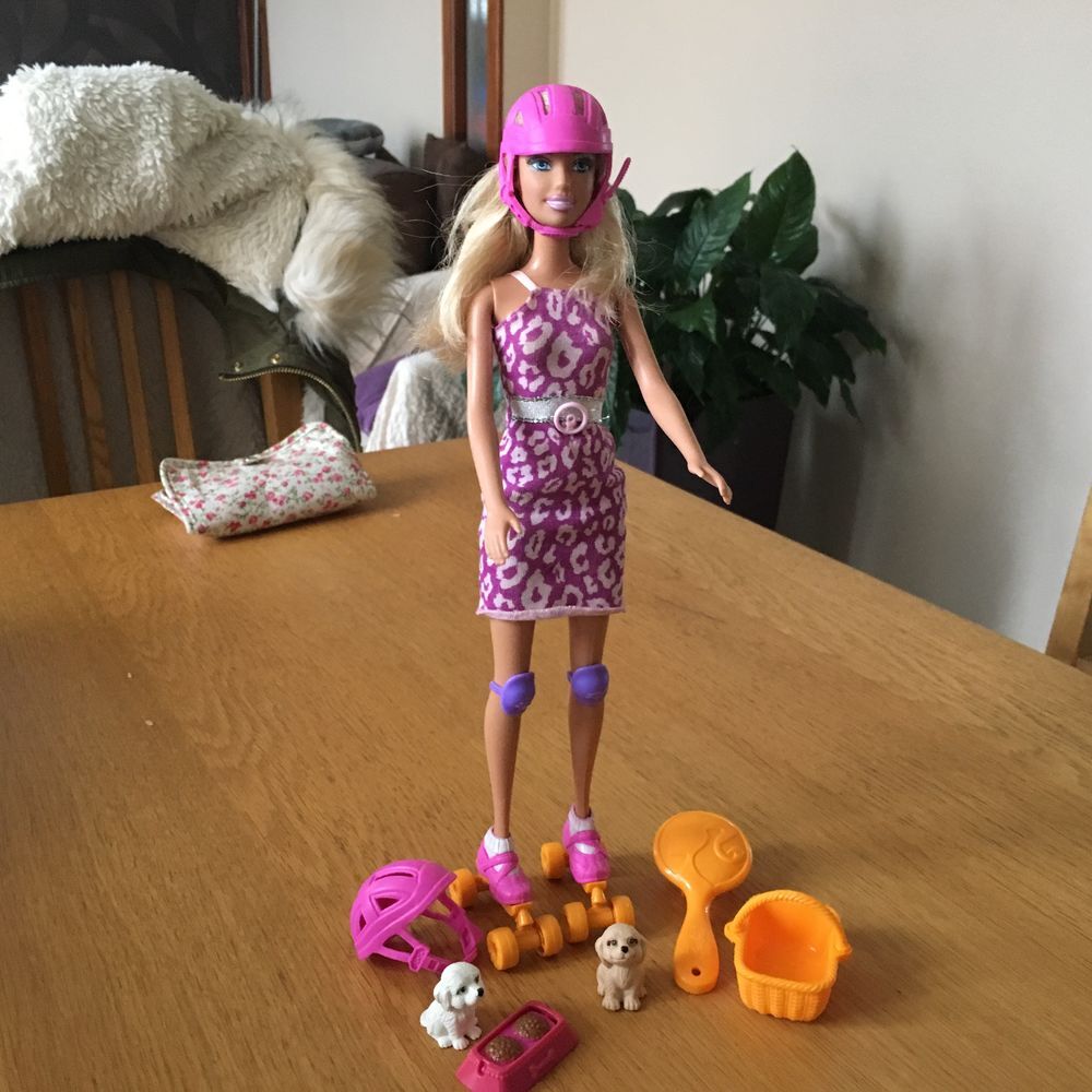 Poup&eacute;e Barbie au choix et accessoires Jeux / jouets