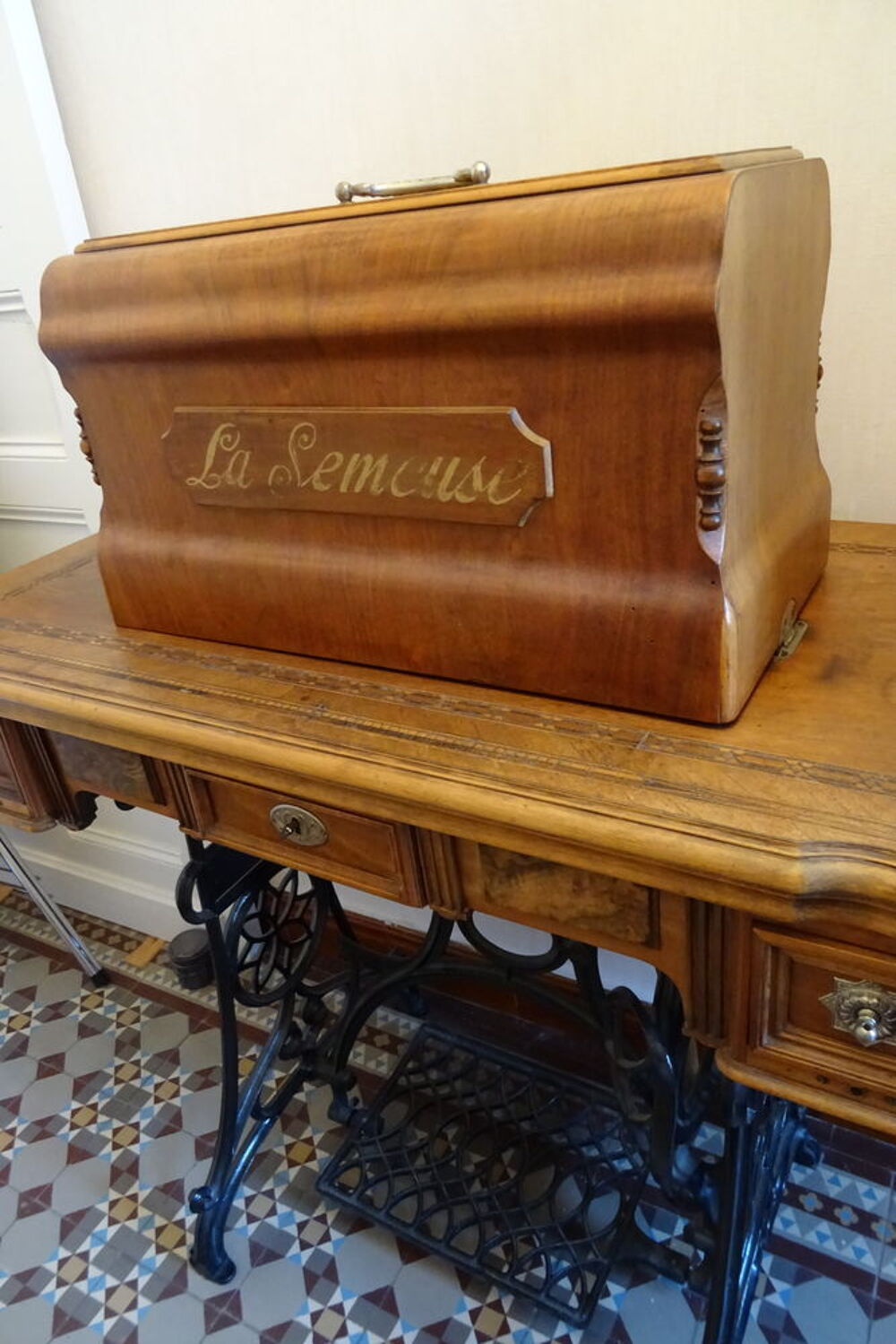 MACHINE A COUDRE COLLECTION Meubles