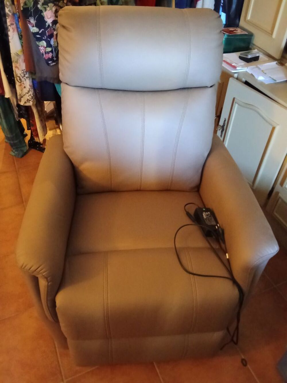 Fauteuil &eacute;lectrique, &eacute;tat neuf : 750euros Meubles